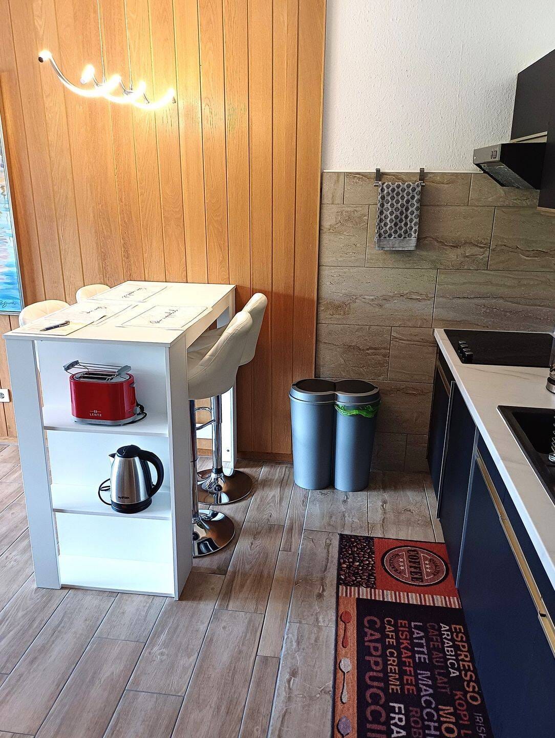 Immobilie in Herrischried - Modernisierte Ferienwohnung mit flexiblem Nutzungskonzept und solidem Renditepotenzial. Nahe Skilift/Eishalle/Hallenbad Südbalkon, Pkw-Stellplatz - Bild 2