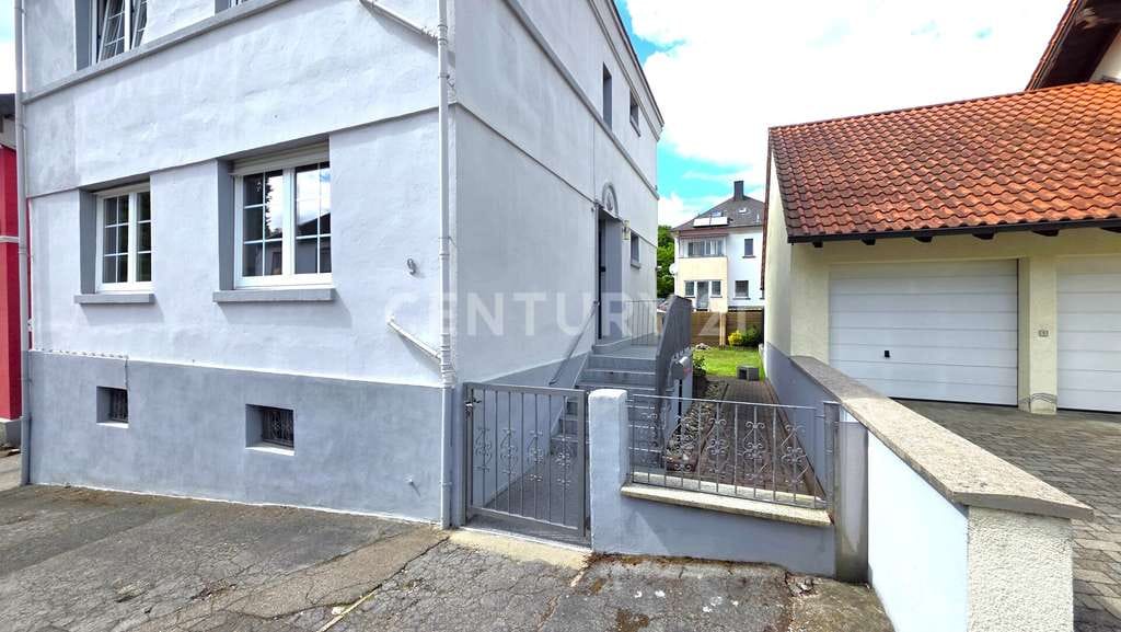 Immobilie in Friedrichsthal - Attraktives 1-2 Einfamilienhaus mit Garten und Terrasse in Friedrichsthal - Bild 2