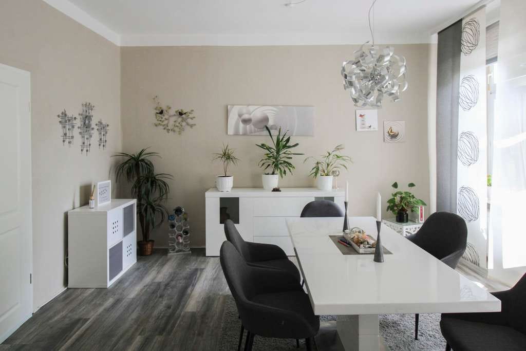 Immobilie in Helmstedt - Denkmalschutz: Renovierte 4 Zimmer Wohnung in Citylage in Helmstedt mit Garten - Bild 3
