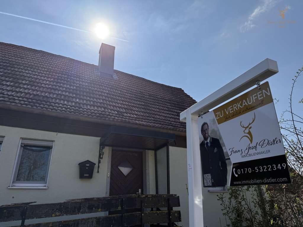 Immobilie in Prichsenstadt - Das Haus am See in Altenschönbach! Erwecken Sie das Haus aus dem Dornröschenschlaf - Bild 0