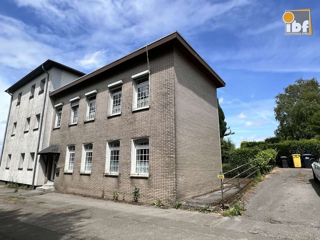 Immobilie in Herzogenrath - +++ IBF Immo +++ Geräumiges freies EFH mit Stellplatz in Kohlscheid! - Bild 0