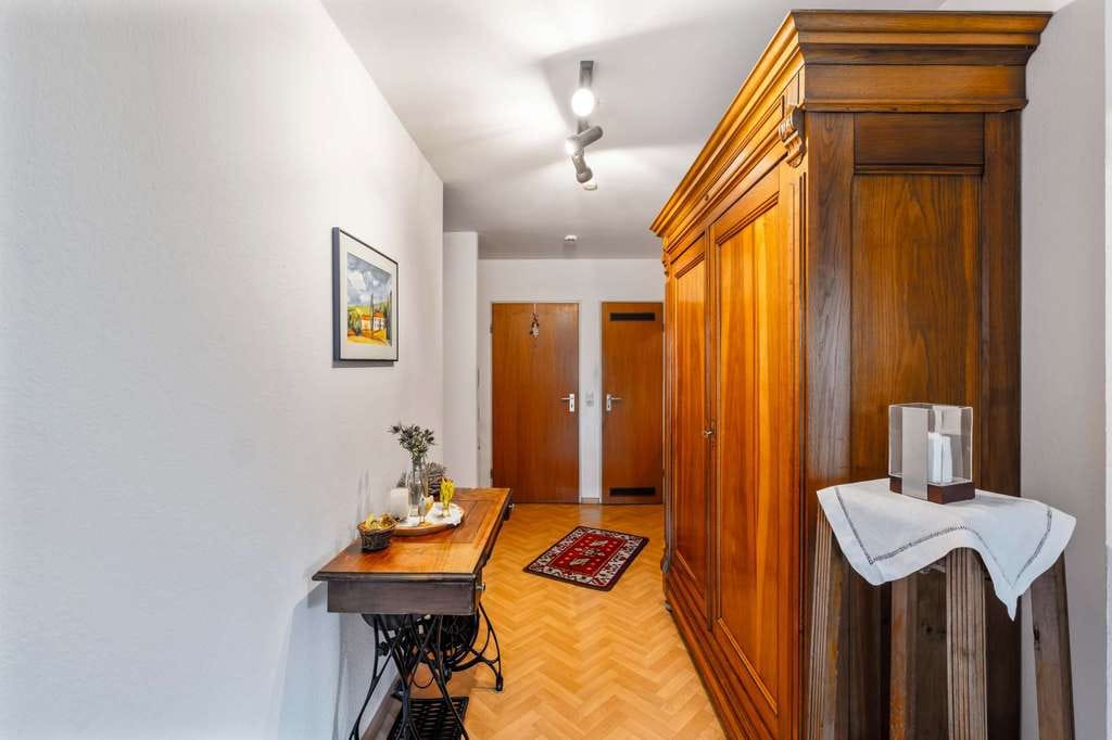 Immobilie in Denzlingen - Großzügige 3-Zimmer-Wohnung mit Südbalkon, modernisiertem Bad, langfristig Mietverhältnis & Garage - Bild 4
