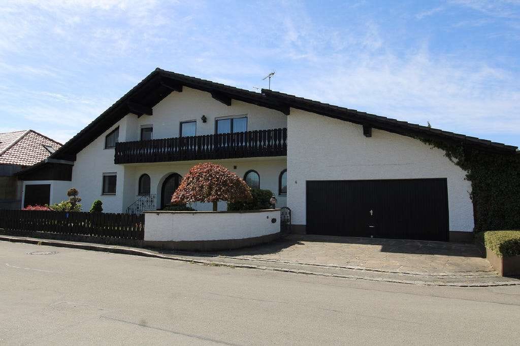 Immobilie in Großaitingen - Ein einzigartiges Haus mit Charakter und Großzügigkeit ! - Bild 0