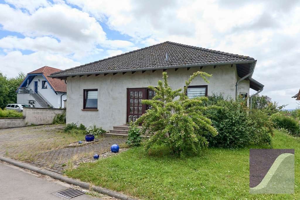 Immobilie in Bekond - Bekond: Freistehendes Wohnhaus mit Garage und großzügigem Garten - Bild 3