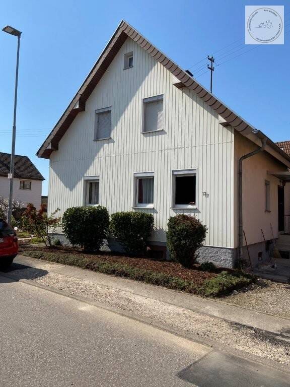 Immobilie in Straubenhardt - 1 Familienhaus mit Potenzial und sehr großem ,über 2000 qm, Garten - Bild 1
