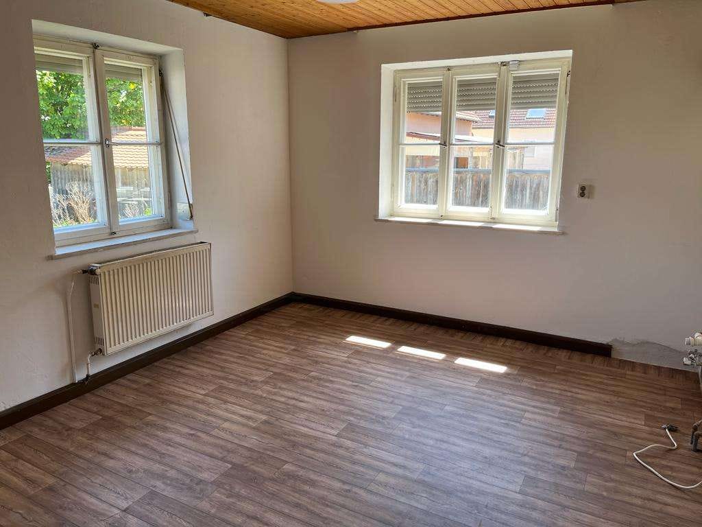 Immobilie in Kühbach - Sanierungsbedürftiges Haus / Bauplatz für Doppelhaushälfte – vermietet, 1,5 Jahre Restlaufzeit - Bild 1