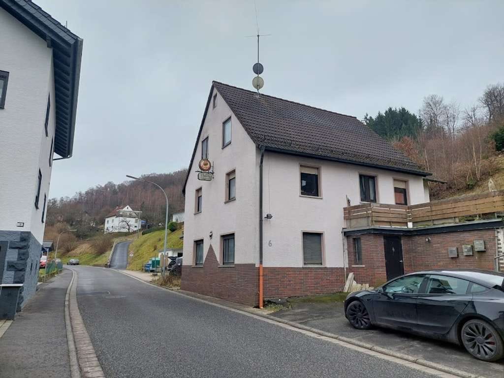 Immobilie in Flörsbachtal - Wohn- und Geschäftshaus mit Gaststätte – Top Rendite nach Sanierung oder Neukonzept - Bild 0