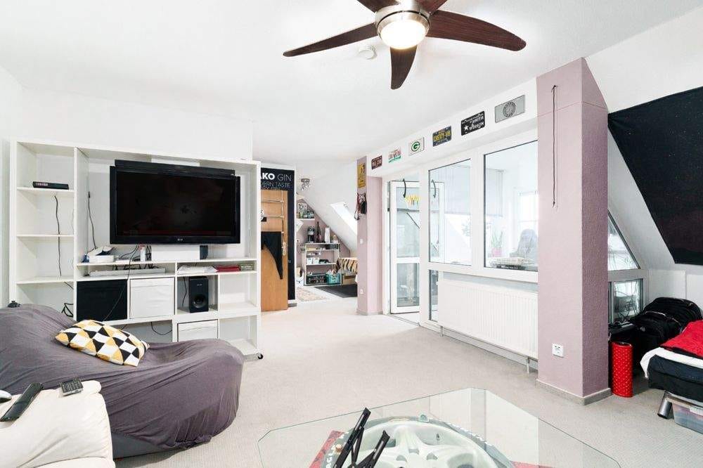 Immobilie in Zell am Main - Kapitalanleger aufgepasst - vermietete 1,5 Zimmer-Wohnung mit Wintergarten und Blick ins Grüne - Bild 0