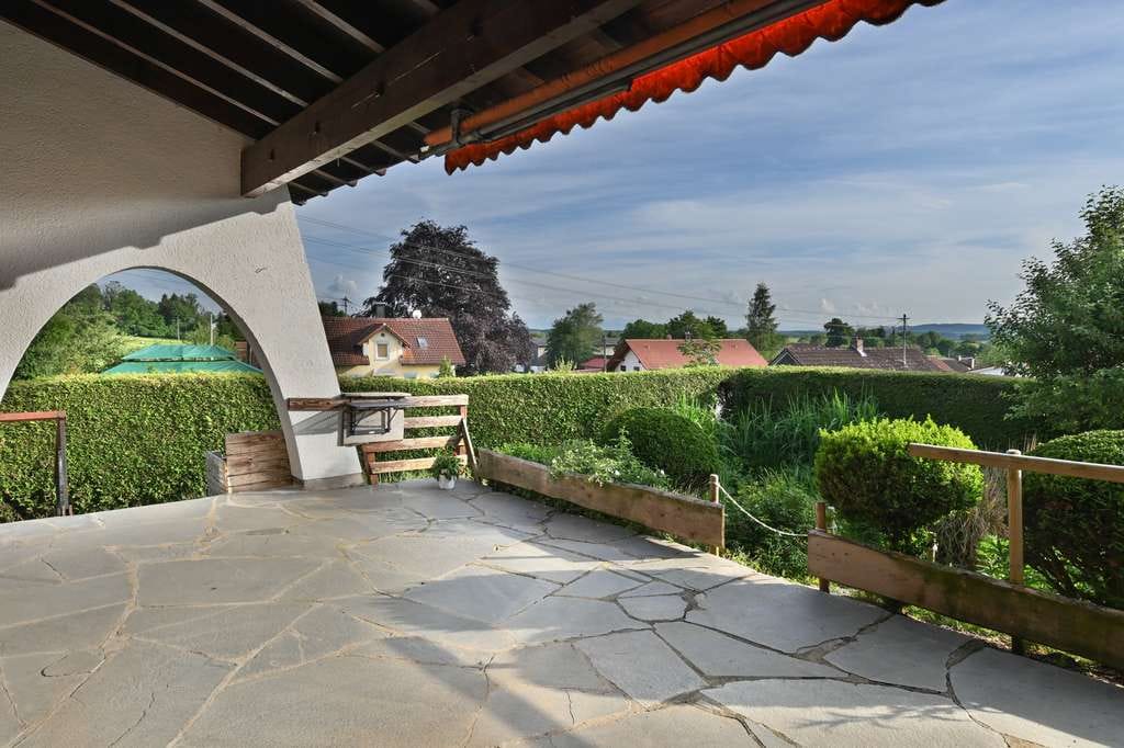 Immobilie in Mauerstetten - Traumhafter Blick - Großzügiges, helles und charmantes Haus mit viel Platz und weitläufigem Garten - Bild 0