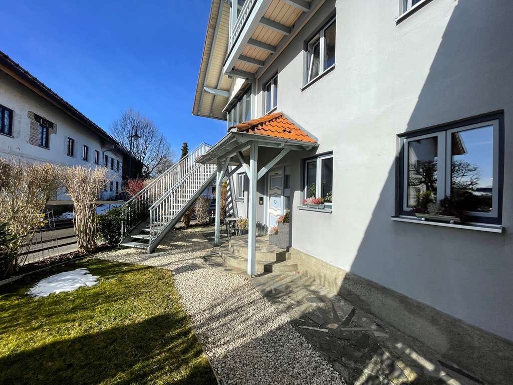 Immobilie in Aitrang - Ruhiges Wohnen mit Weitblick – großzügiges Haus mit Garten, Balkonen & Terrassen - Bild 2