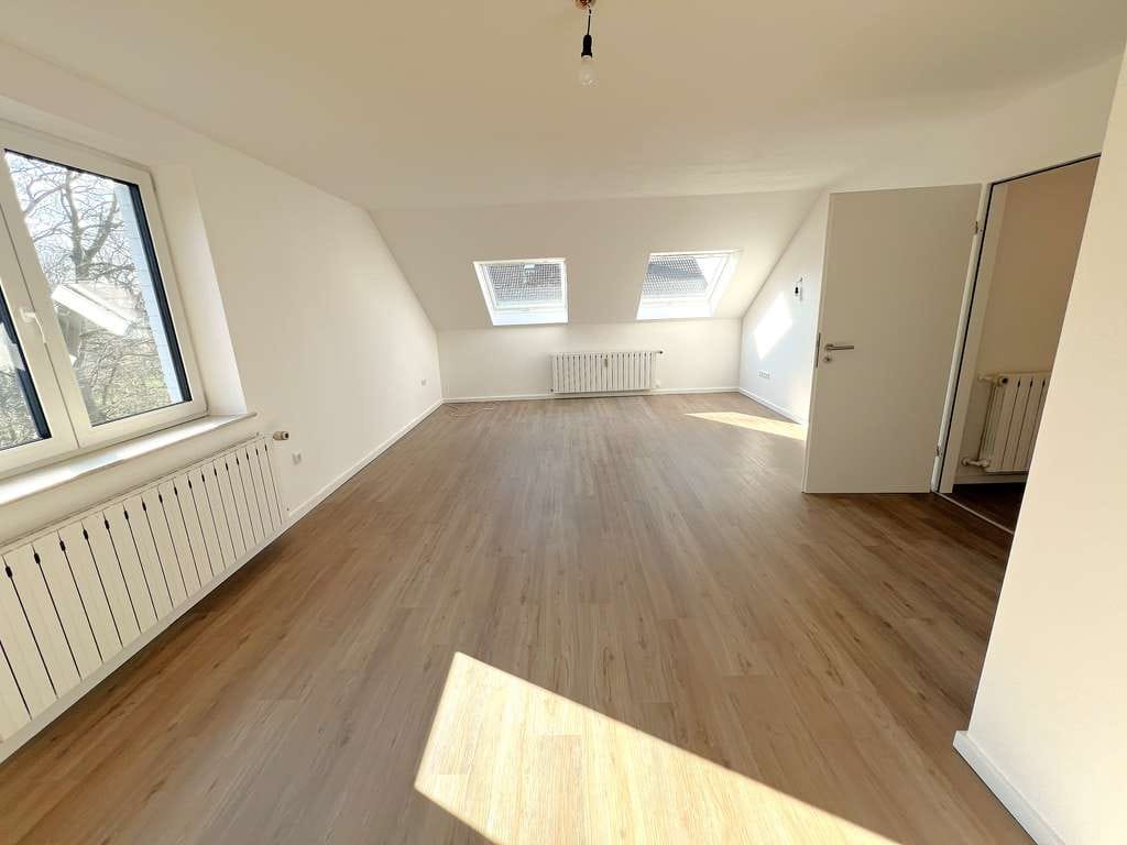Immobilie in Rödinghausen - PROVISIONSFREI Erstbezug nach Sanierung: 3-Zi.-Dachgeschosswohnung in Rödinghausen, Energieklasse B. - Bild 1
