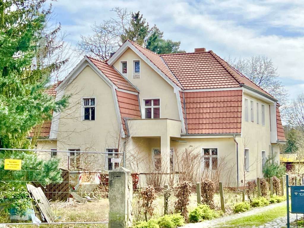 Immobilie in Glienicke/Nordbahn - Sanierungsbedürftige Villa und oder zwei Wohnungen in Glienicke Nordbahn - Bild 2