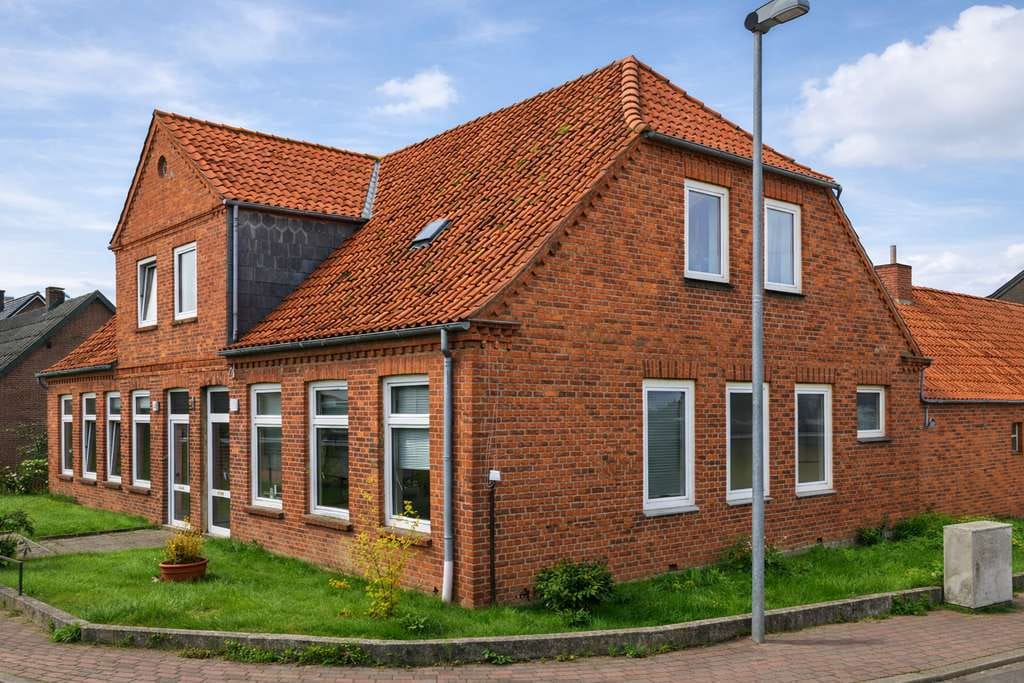 Immobilie in Stockelsdorf - Mehrfamilienhaus oder großes EFH mit großem Grundstück in Stockelsdorf-Dissau - Bild 1