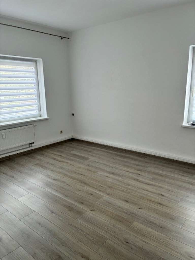 Immobilie in Rostock - solides Mehrfamilienhaus mit 8 WE, ca. 464 m² Grundstück und Garage - Bild 3