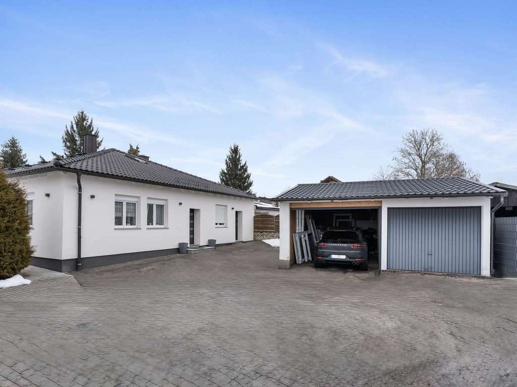Immobilie in Pressath - Modernisierter Bungalow mit großem Gartengrundstück in ruhiger zweiter Reihe - Bild 0