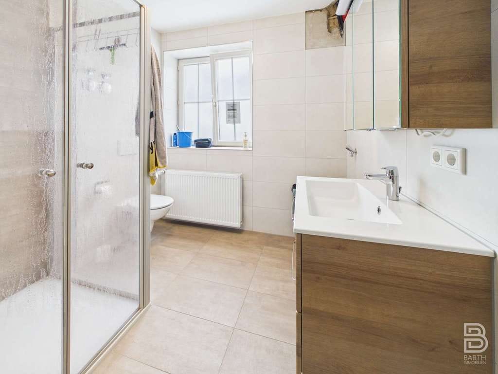 Immobilie in Abensberg - Solides 3-Familienhaus mit Garten, Doppelgarage und Entwicklungspotenzial in ruhiger Lage - Bild 3