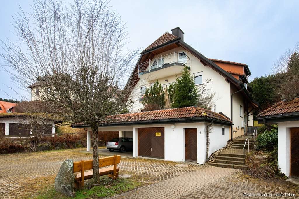Immobilie in Feldberg - Sofort verfügbar: Attraktive Erdgeschosswohnung mit Terrasse in Altglashütten zum Kauf - Bild 0