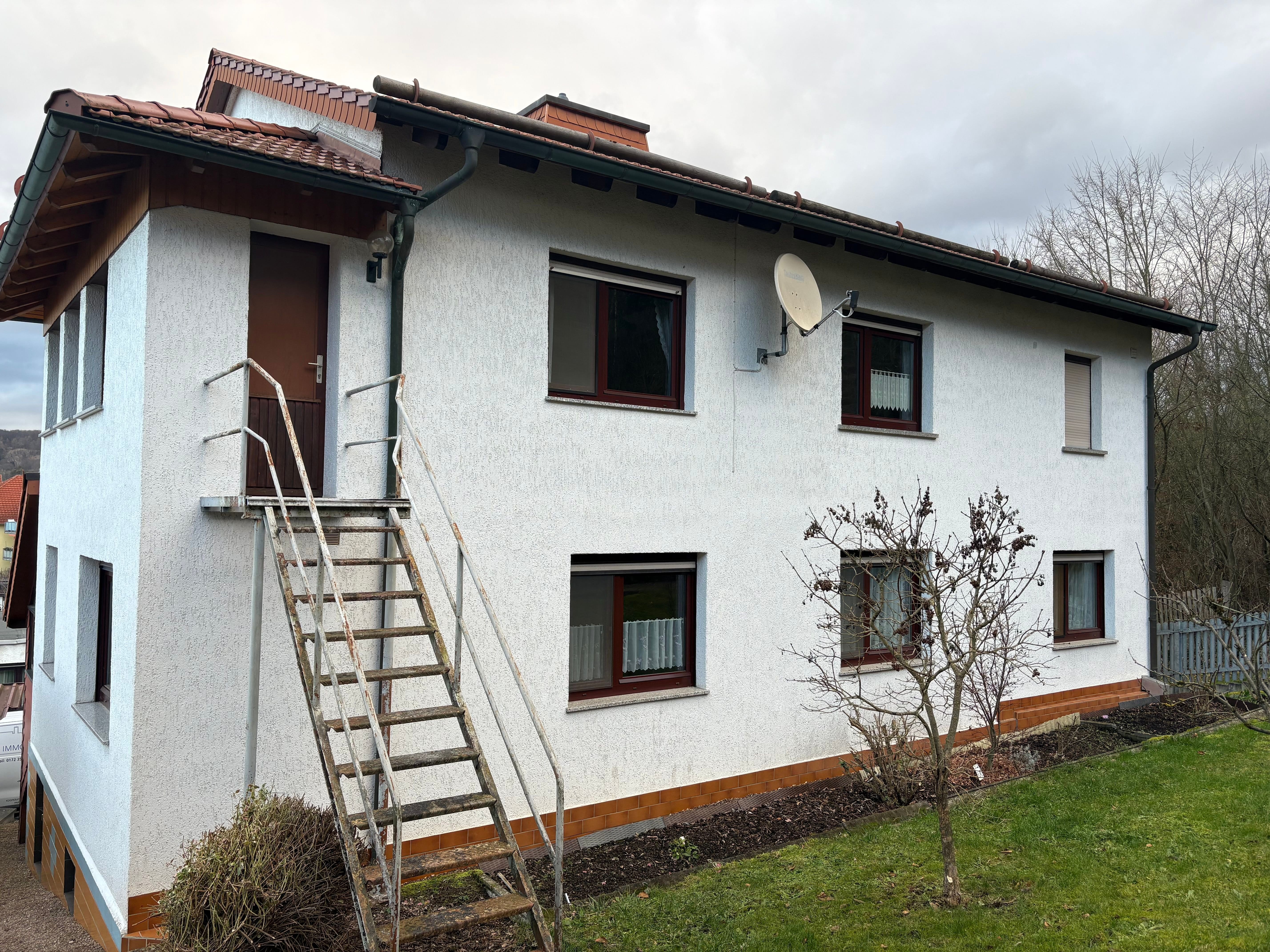 Immobilie in Bad Liebenstein - Freiraum für die ganze Familie - Zweifamilienhaus in Top Lage u. Blick zur Burgruine - Bild 0