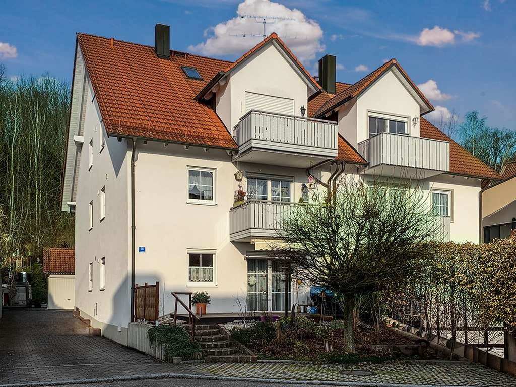 Immobilie in Haag an der Amper - Endlich Heimkommen: Herrliche 3-Zimmer Studio Wohnung mit Balkon, EBK und Garten - Bild 0