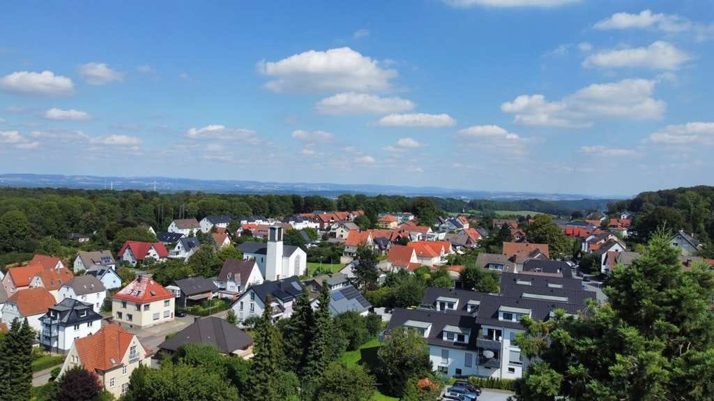 Immobilie in Oerlinghausen - Denkmalgeschützte Villa mit zusätzlichem Baupotenzial in Oerlinghausen - Bild 1