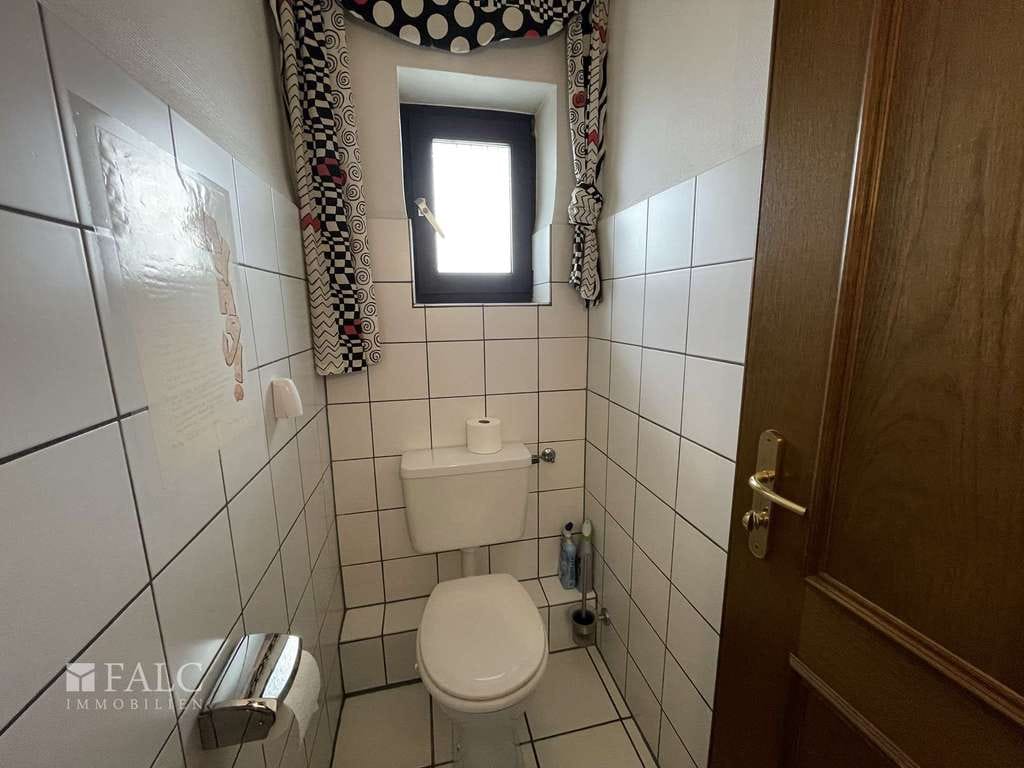 Immobilie in Overath - Wohnen mit Mehrwert: Haus mit Einliegerwohnung und Garten - Bild 4