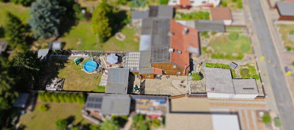 Immobilie in Quedlinburg - Klein wohnen, draußen groß leben -Doppelhaushälfte in Quedlinburgs Kleisiedlung- viel Platz ums Haus - Bild 2