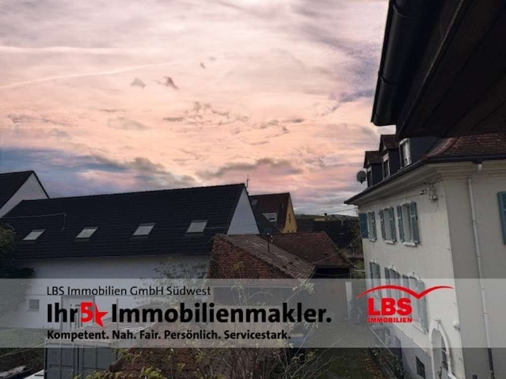 Immobilie in Müllheim - Großzügig - gemütlich - bezahlbar. Wohnung mit Kachelofen und Dachterrasse in Müllheim-Hügelheim - Bild 0