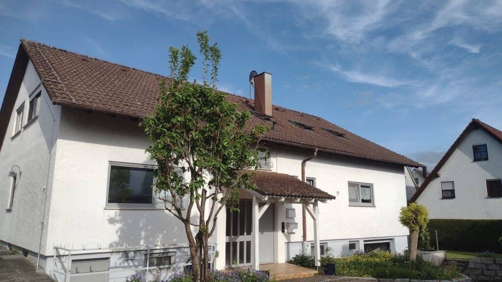 Immobilie in Iggingen - Iggingen: Gepflegtes 2-Familienhaus in zentraler Lage! - Bild 0
