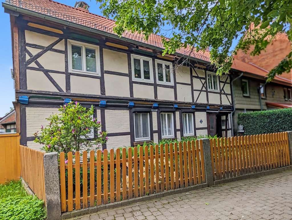 Immobilie in Nordharz - Ruhig, idyllisch, denkmalgeschützt und perfekt für Familien: Reihenendhaus im Herzen von Veckenstedt - Bild 0