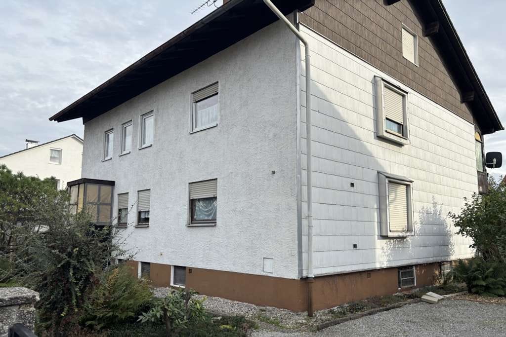 Immobilie in Großkarolinenfeld - Großes Zweifamilienhaus mit Potential in begehrter Wohnlage 
Verkauf mit Rückvermietung - Bild 2
