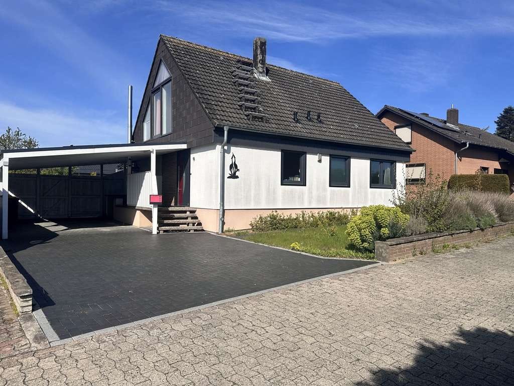 Immobilie in Söhlde - Söhlde: Streif-Haus mit Kamin, Garage, Carport, Keller und PV-Anlage - Bild 0