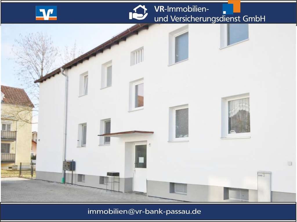 Immobilie in Pocking - Stilvolle Kapitalanlage mit Charme – vermietete 2-Zimmer-Wohnung mit kleinem Gartenanteil und Stellp - Bild 0