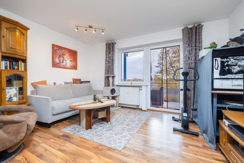 Immobilie in Donauwörth - Barrierefreie & helle 2-Zimmer-Wohnung mit Westbalkon, Feldblick und Aufzug in Donauwörth-Nordheim - Bild 2