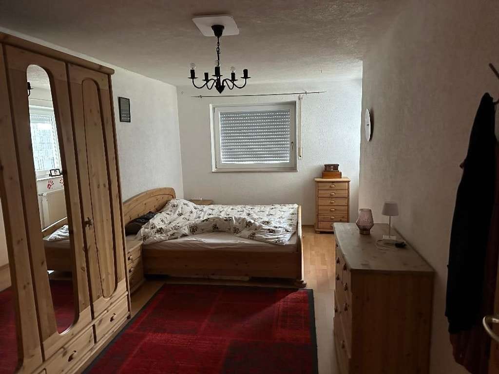 Immobilie in Kirchheimbolanden - Schönes Zweifamilienhaus mit Balkon und frei sitz und 2 Stellplätze - Bild 4
