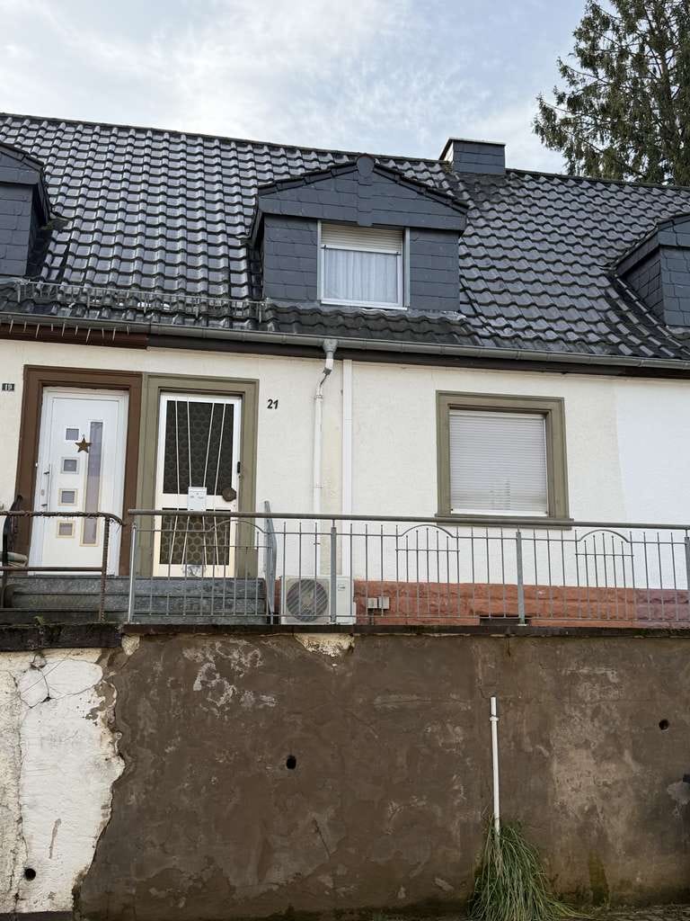 Immobilie in Schmelz - Reihenmittelhaus mit zusätzlichem Gartengrundstück in Schmelz / Michelbach - Bild 0