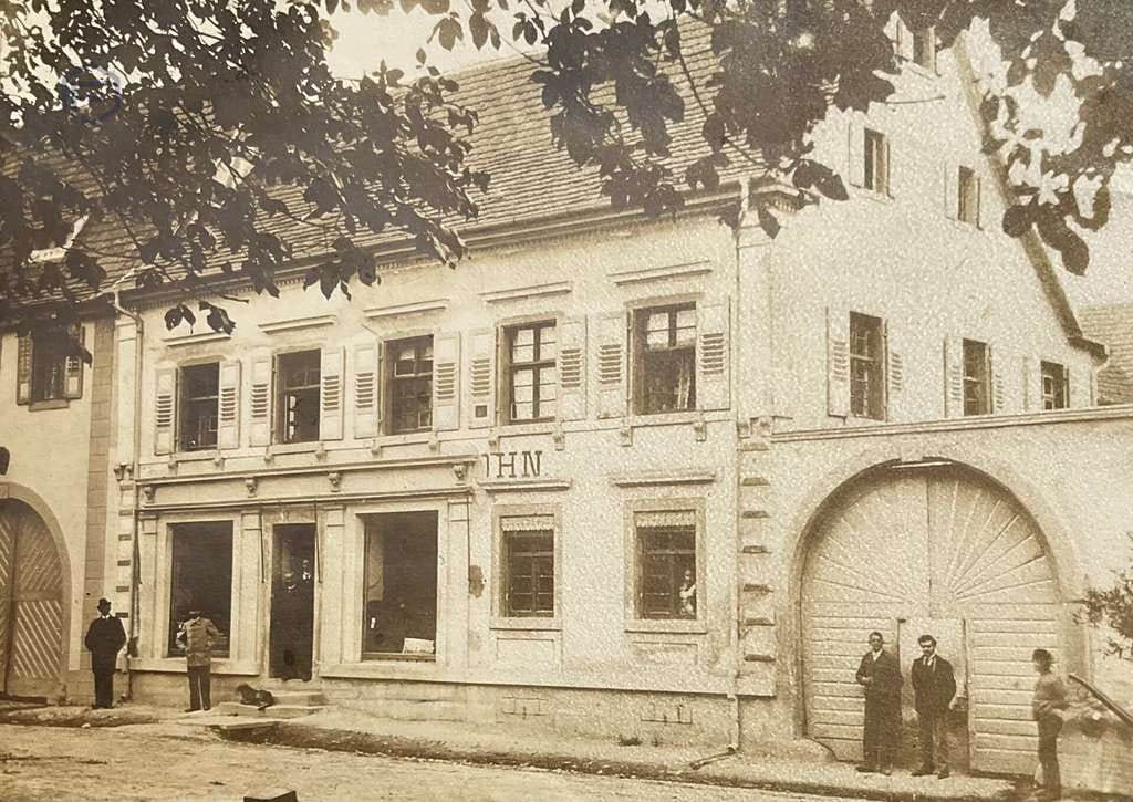 Immobilie in Eichstetten - Charaktervolles Wohnhaus mit Innenhof und großem Ausbaupotenzial - Verkauf im Bieterverfahren! - Bild 2