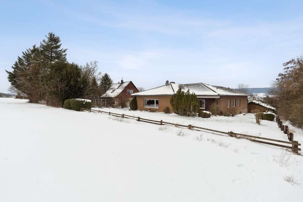 Immobilie in Auetal - Großzügiges und naturnahes Zuhause in ruhiger Feldrandlage von Rehren - Bild 0