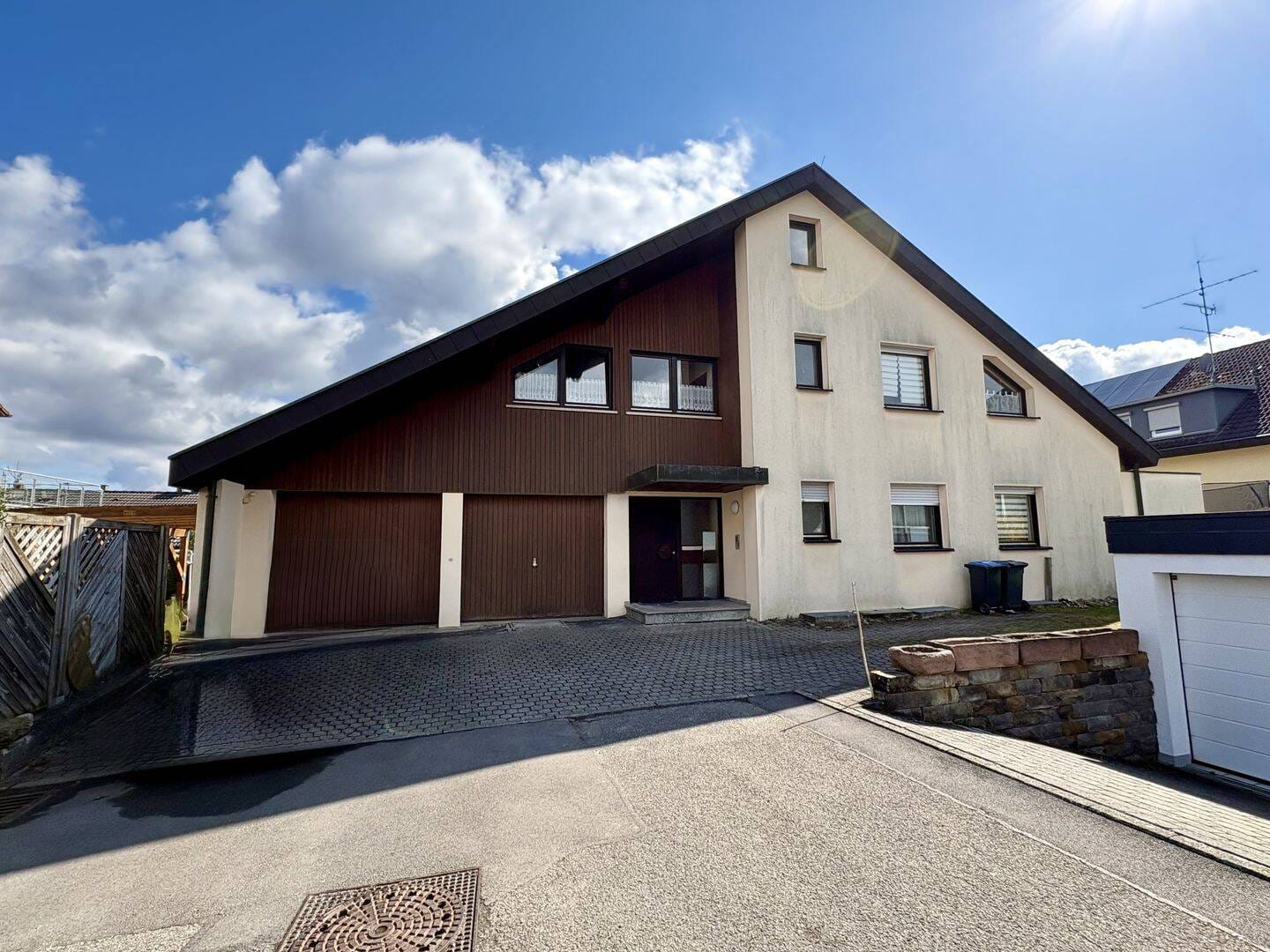 Immobilie in Hildrizhausen - Attraktive Kapitalanlage - voll vermietetes 3-Familien-Haus - Bild 0