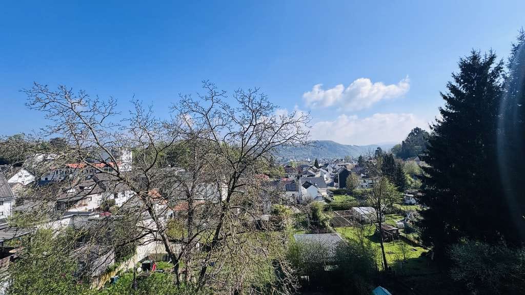 Immobilie in Remagen - Viel Platz für Ideen: Großzügiges Einfamilienhaus mit idyllischem Garten für F - Bild 1
