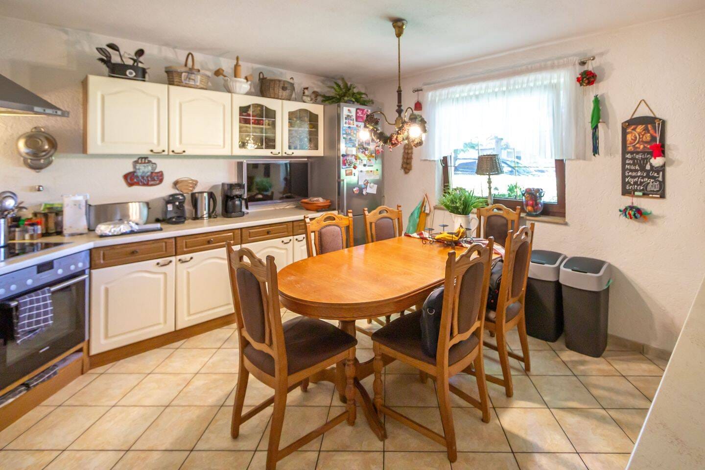 Immobilie in Neuhardenberg - Ruhiges Wohnen in Neuhardenberg: Landhaus mit 6 Zi., Kü., 2 Bäder, Pool, Outdoor-Kü., 1.914 m² Grdst - Bild 4
