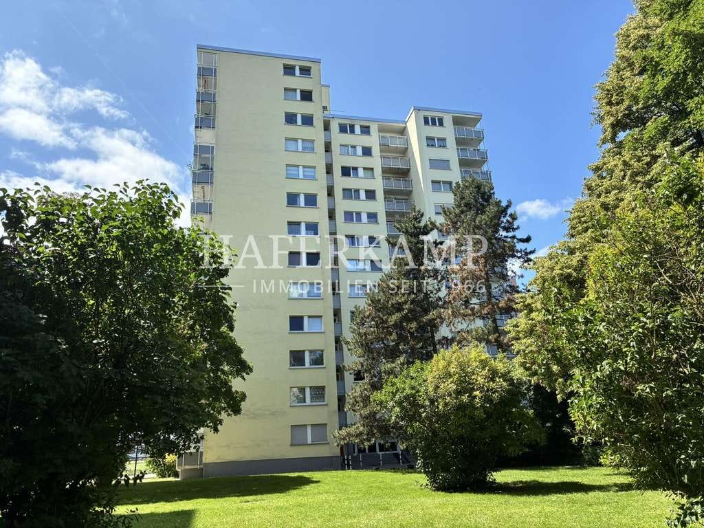 Immobilie in Steinbach - Über den Dächern: 4-Zimmer-Wohnung mit Balkon in Steinbach - Bild 0
