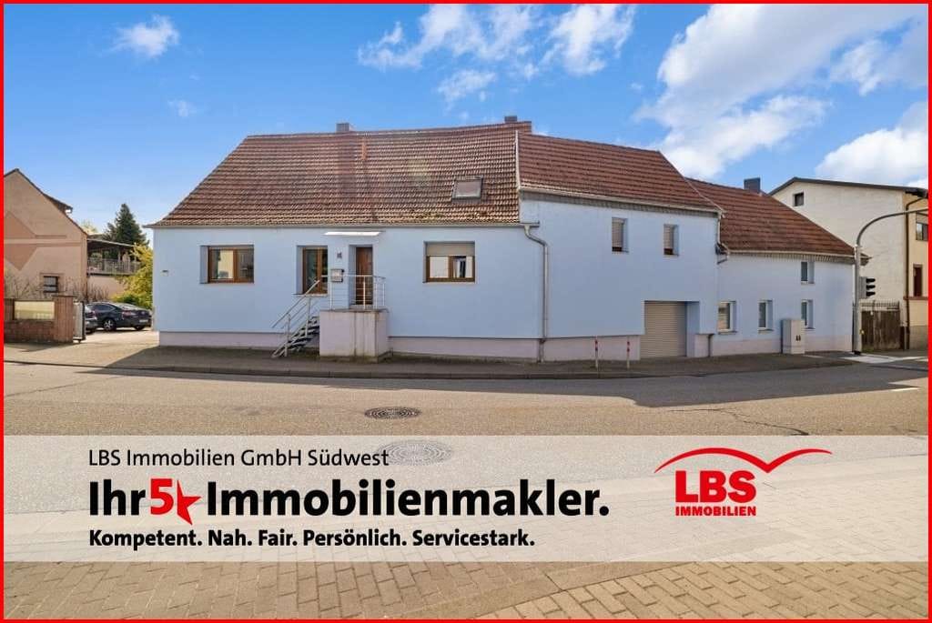 Immobilie in Schweisweiler - Umfangreich energetisch saniertes bäuerliches Anwesen mit Nebengebäuden und Garten - Bild 0