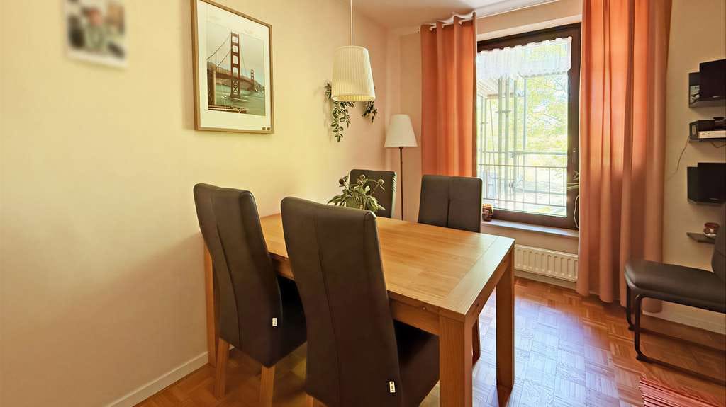 Immobilie in Ahrensburg - Großzügige 4-Zimmer-Wohnung mit Loggia, modernisiertem Duschbad und Tiefgaragenstellplatz – Wentzel  - Bild 3