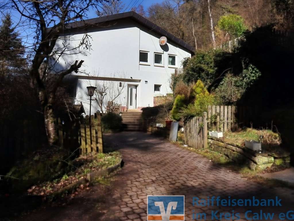 Immobilie in Bad Teinach-Zavelstein - Ihr Traum vom Eigenheim. Großes Zweifamilienhaus in toller Halbhöhenlage von Bad Teinach. - Bild 0