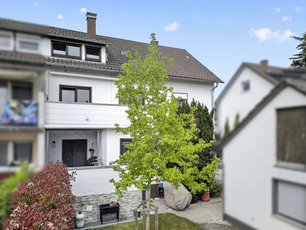 Immobilie in Rheinstetten - Stadthaus mit 2 PKW-Stellplätze aufgeteilt in 2 Eigentumswohnungen im Stadtteil Forchheim - Bild 1