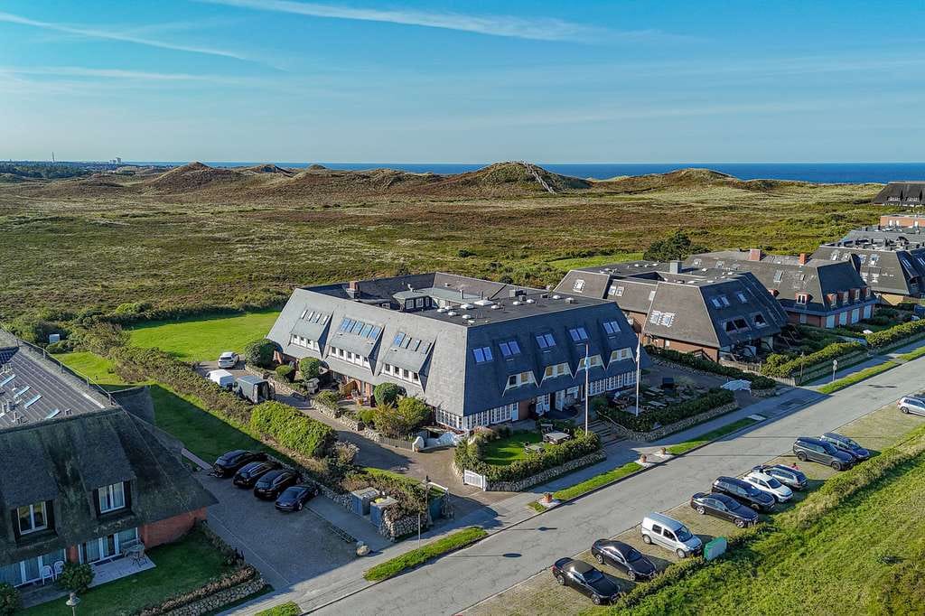 Immobilie in Kampen (Sylt) - Geschmackvolle Erdgeschosswohnung mit Meerblick im Strönhof - Bild 0