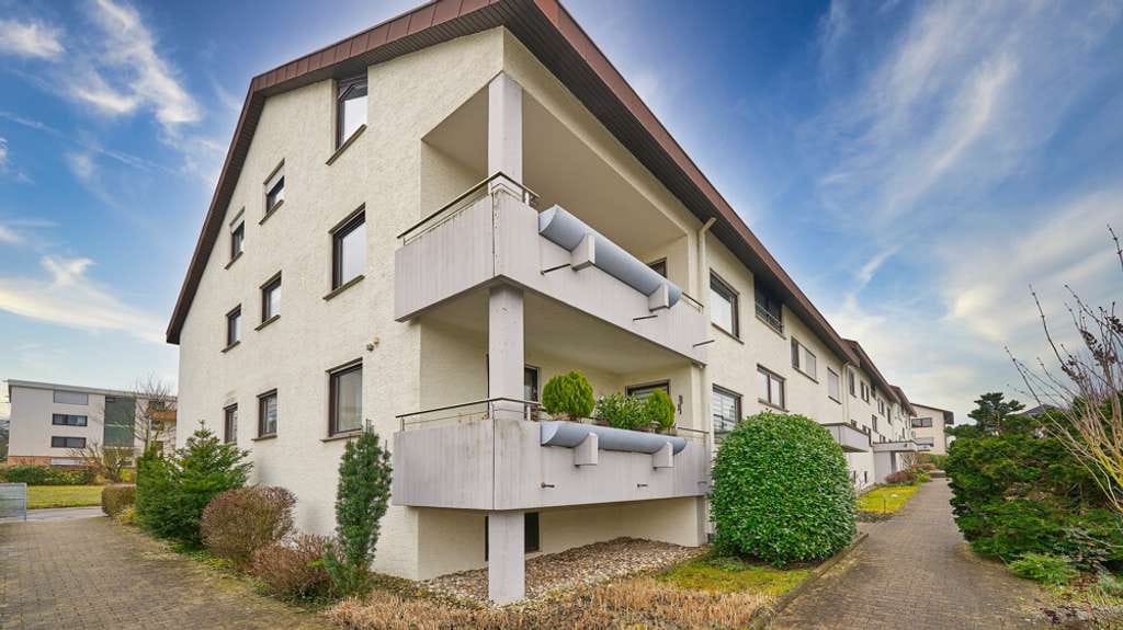 Immobilie in Freiberg am Neckar - Schicke 4 Zimmer Wohnung mit zwei Balkonen und TG Stellplatz in bester Lage von Freiberg am Neckar! - Bild 1