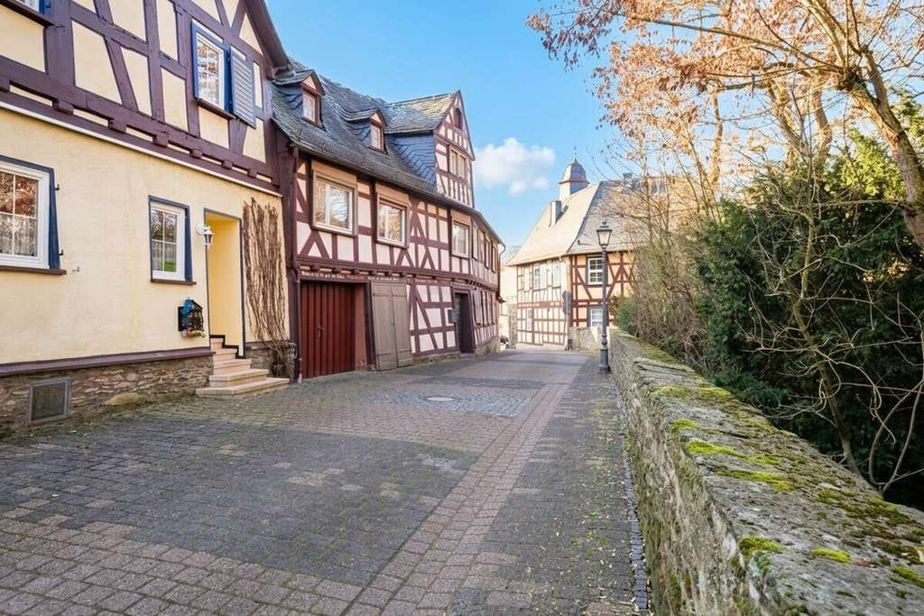 Immobilie in Runkel - ANGEBOTSVERFAHREN - Historische Pracht, morderner Komfort, mit Scheune für Ihre Visionen - Bild 1