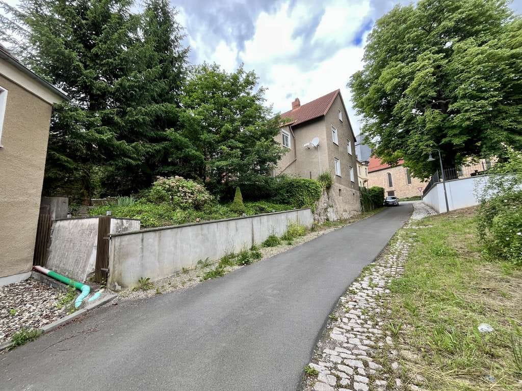 Immobilie in Treffurt - Teilmodernisiertes Einfamilienhaus mit Ausbaupotenzial, Scheune und idyllischem Gartengrundstück - Bild 3