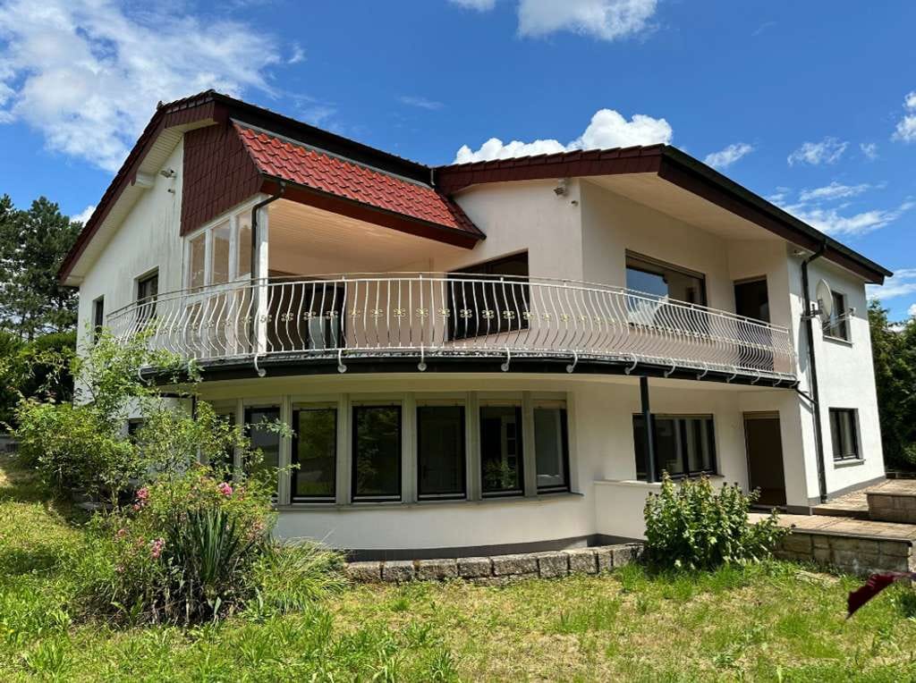 Immobilie in Buchen (Odenwald) - GLOBAL INVEST | Tolles Ein- oder Zweifamilienhaus mit 3 Garagen und über 1.000m² gr. Grundstück - Bild 0